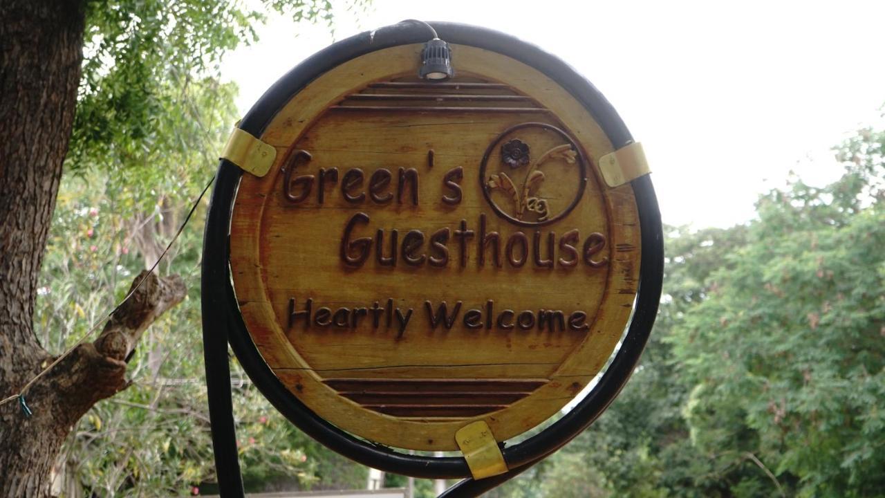 Green'S Guest House Ауровиль Экстерьер фото
